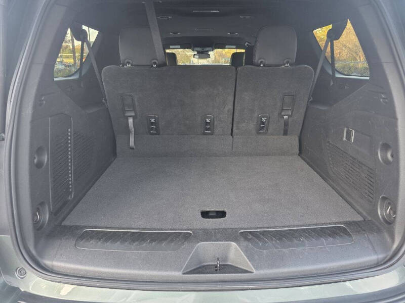 2023 Chevrolet Suburban LT