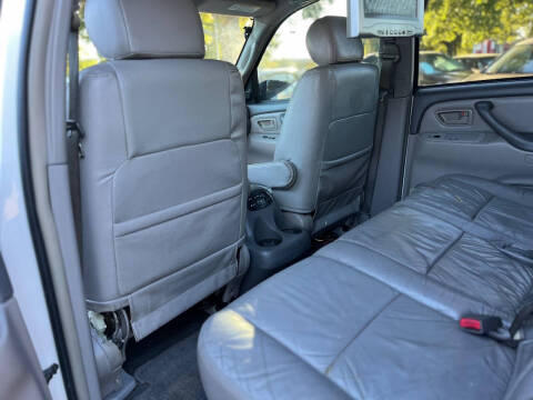 2004 Toyota Sequoia SR5