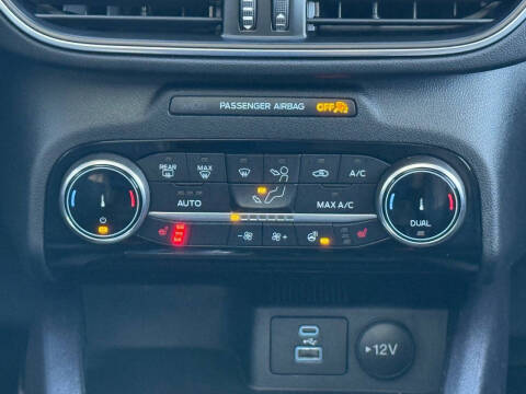 2022 Ford Escape Titanium