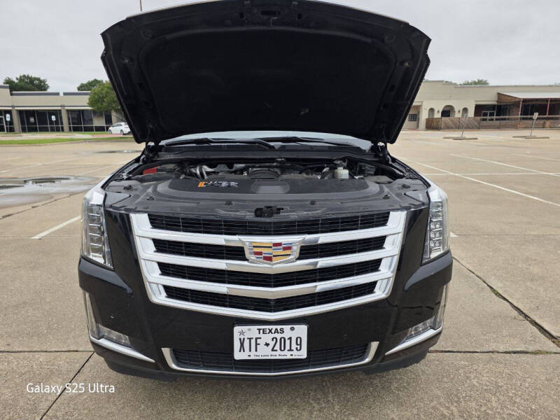 2017 Cadillac Escalade Standard