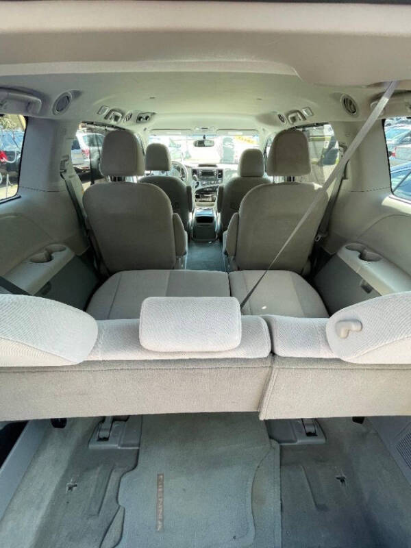 2012 Toyota Sienna LE 7-Passenger