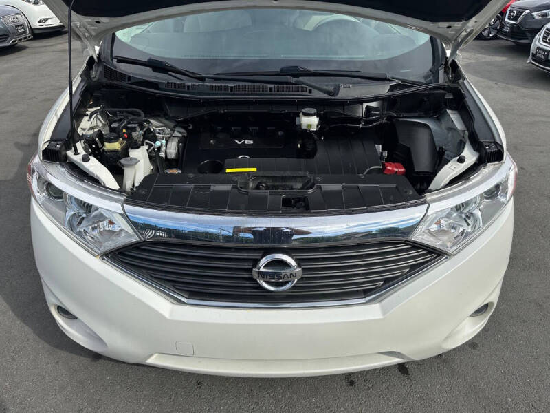 2017 Nissan Quest SV