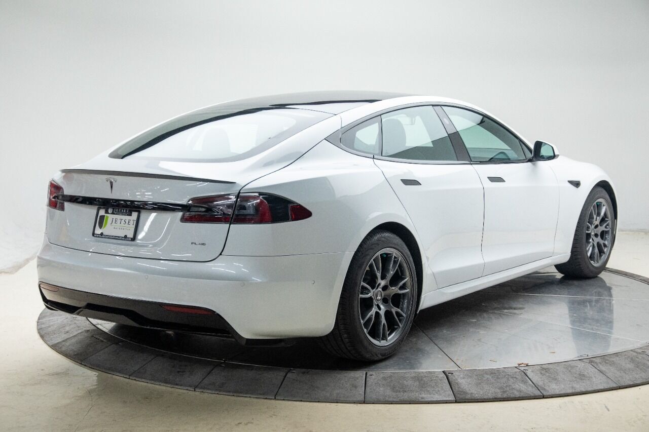2021 Tesla Model S 24
