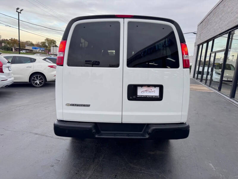 2022 Chevrolet Express LS 3500