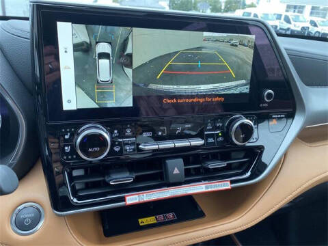 2025 Toyota Highlander Hybrid Platinum