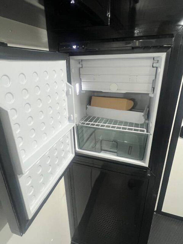 2025 Formula 8.5X28 BATHROOM