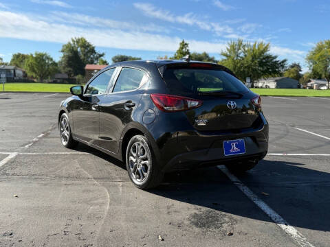 2020 Toyota Yaris Hatchback LE