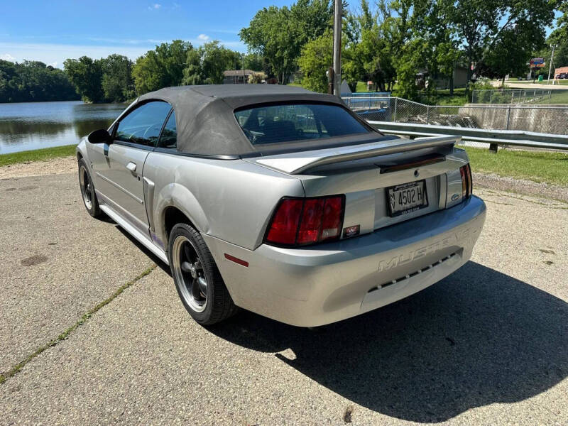 2000 Ford Mustang