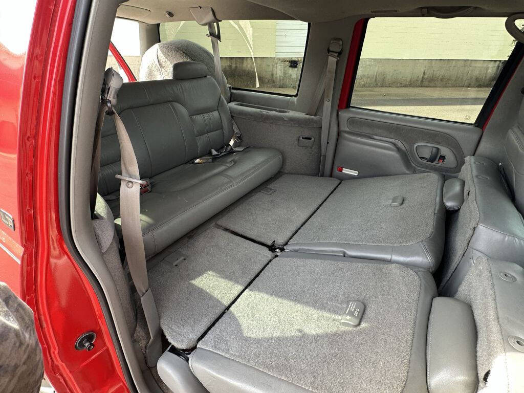 1998 Chevrolet Suburban 36