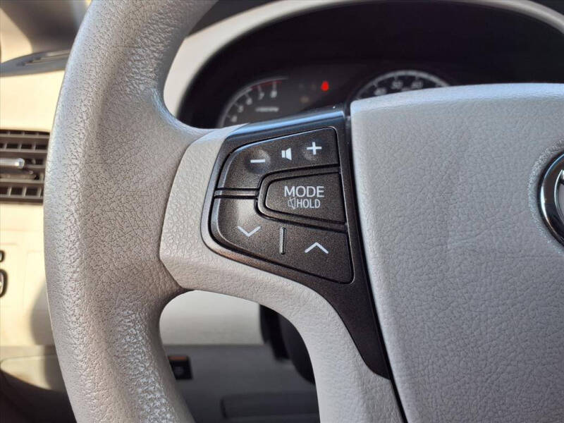 2014 Toyota Sienna LE 8-Passenger