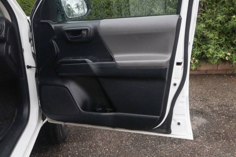 2016 Toyota Tacoma SR