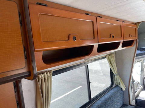 1997 Isuzu Elf Camper