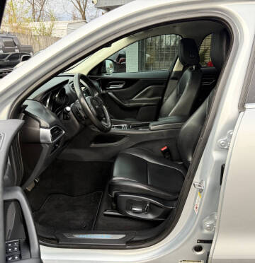 2019 Jaguar F-PACE 25t Premium