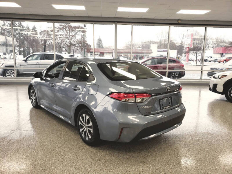 2021 Toyota Corolla LE photo 9