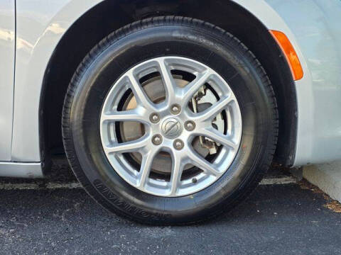 2022 Chrysler Voyager LX