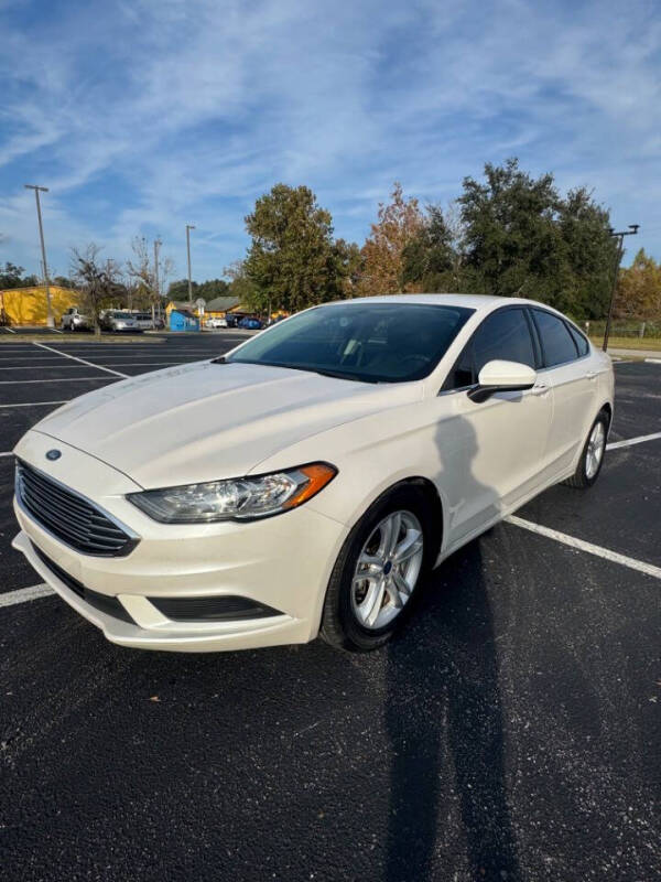 2018 Ford Fusion SE's photo