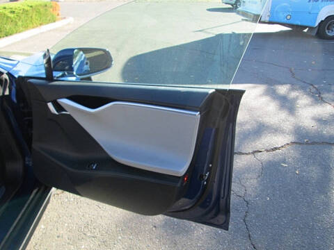 2015 Tesla Model S 90D