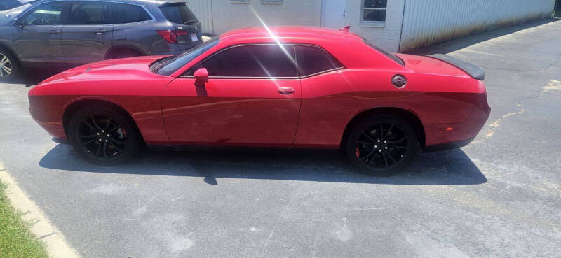 2016 Dodge Challenger SXT Plus's photo