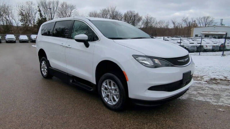 2023 Chrysler Voyager LX