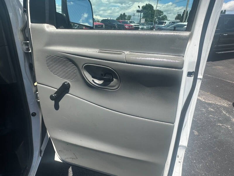 2005 Ford E-Series E-350 SD XL