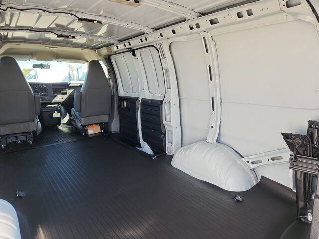 2025 Chevrolet Express 3500