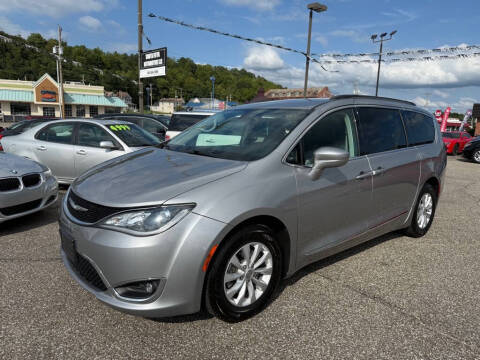 2017 Chrysler Pacifica Touring-L