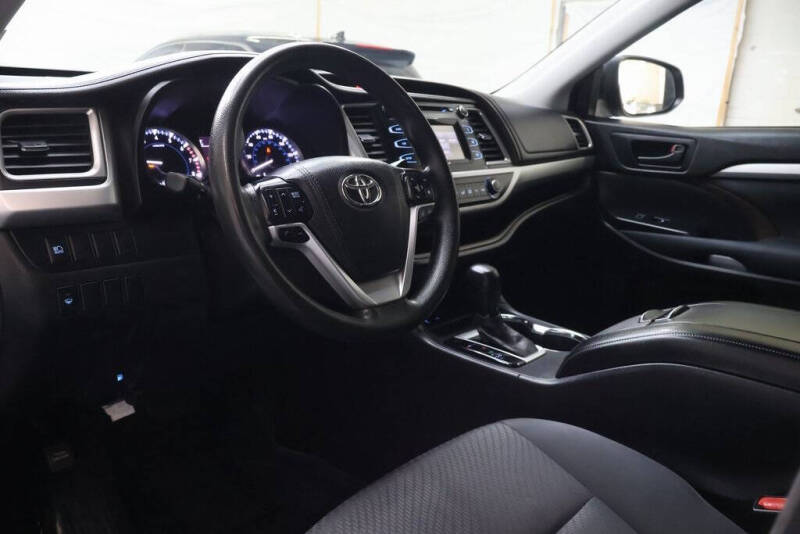 2017 Toyota Highlander LE