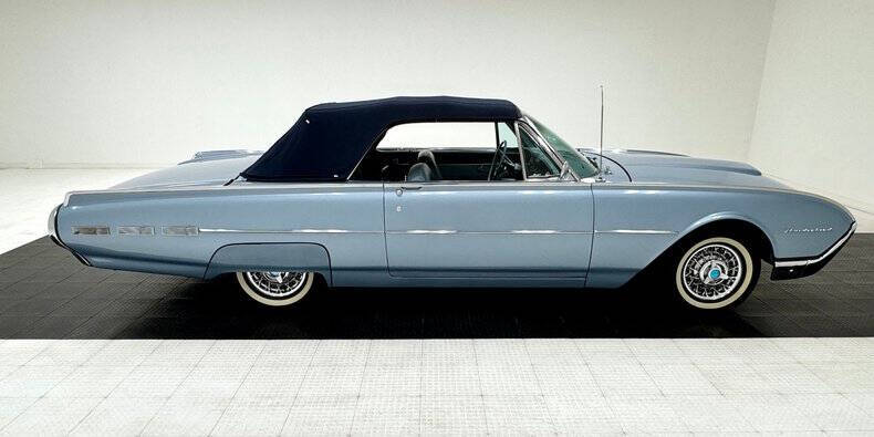1962 Ford Thunderbird