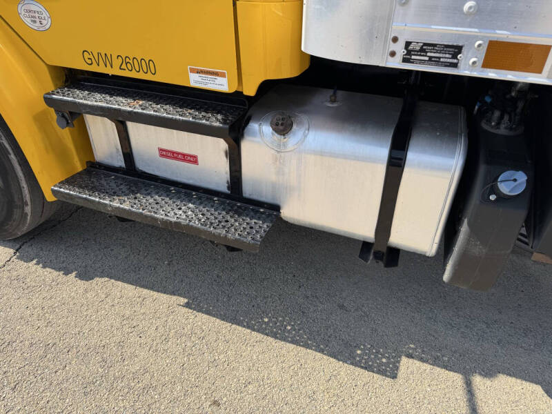 2019 Freightliner M2 106