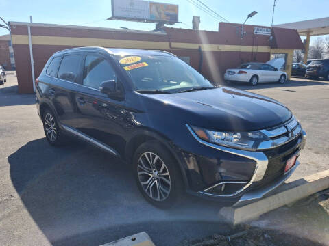 2017 Mitsubishi Outlander for sale at KENNEDY AUTO CENTER in Bradley IL