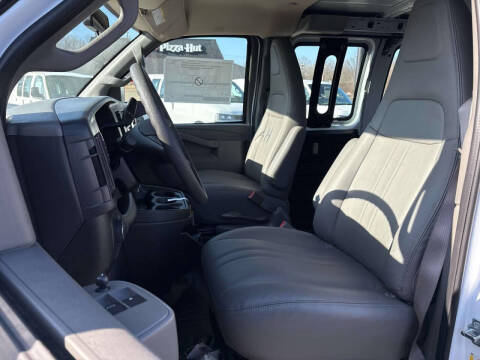 2025 Chevrolet Express 3500