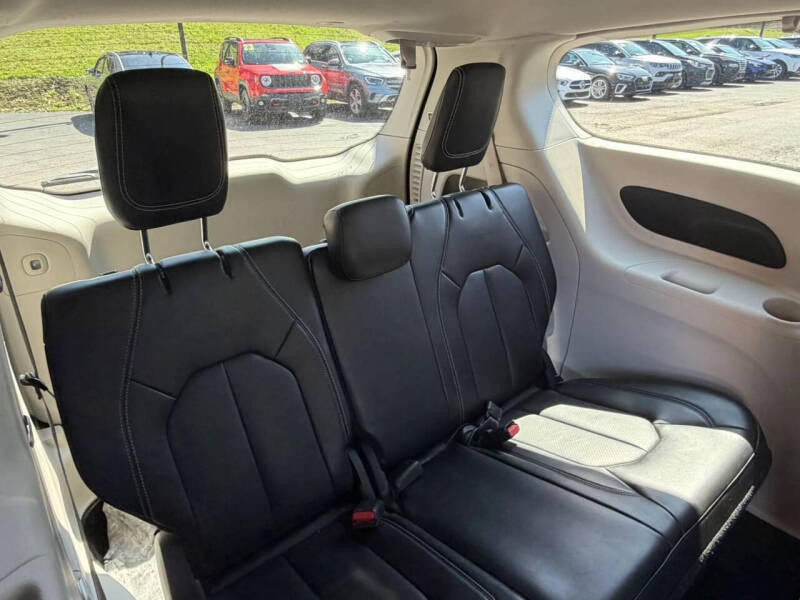 2023 Chrysler Pacifica Touring L