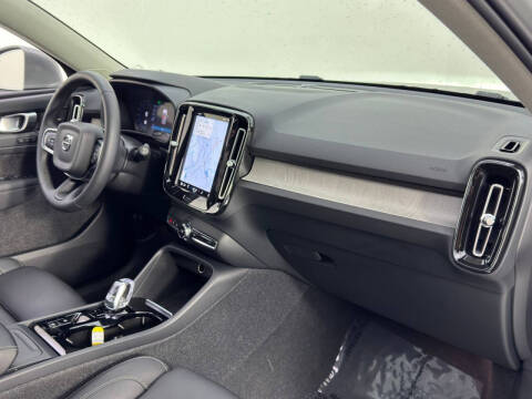 2024 Volvo XC40 B5 Plus Bright Theme