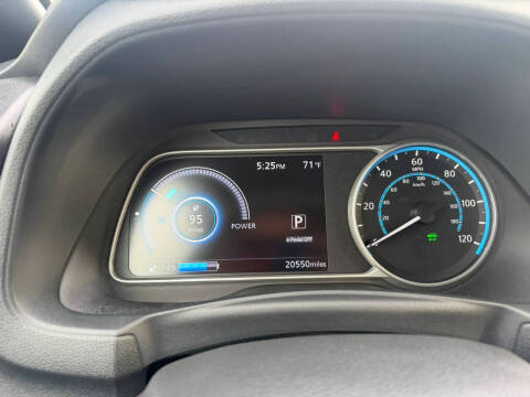 2022 Nissan LEAF SV