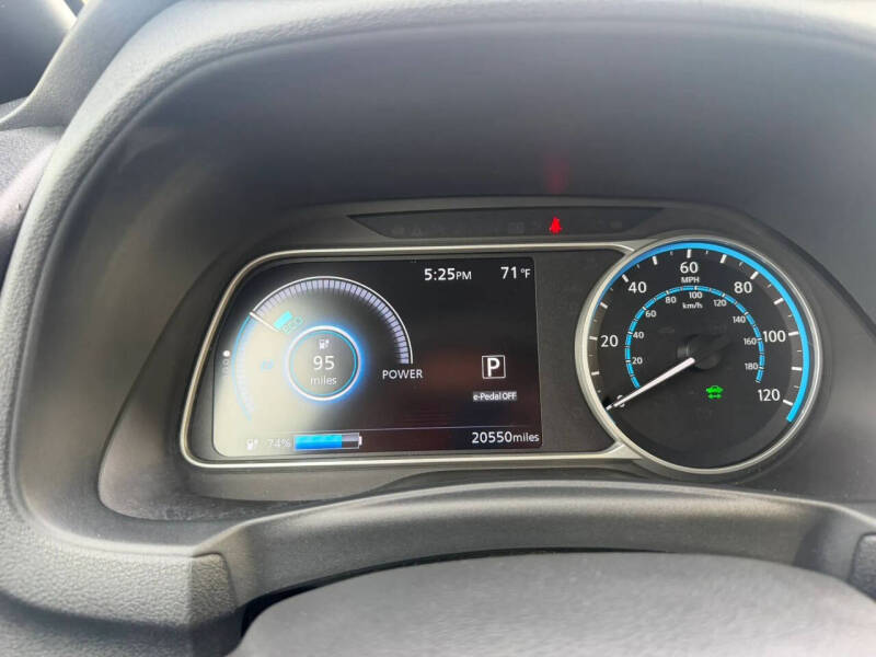 2022 Nissan LEAF SV