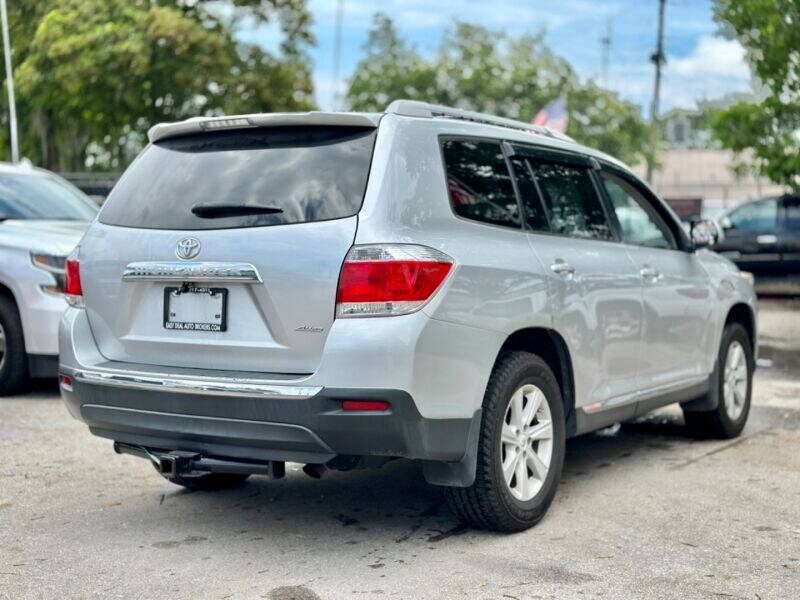 2012 Toyota Highlander  - $17,995