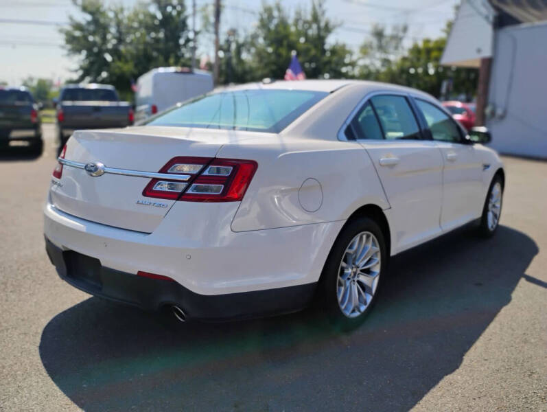 2017 Ford Taurus Limited