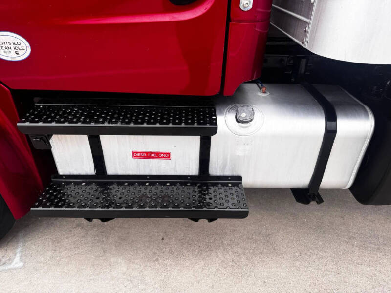 2019 Freightliner M2 106