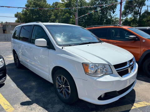 2017 Dodge Grand Caravan for sale at Luxury Motors in Detroit MI