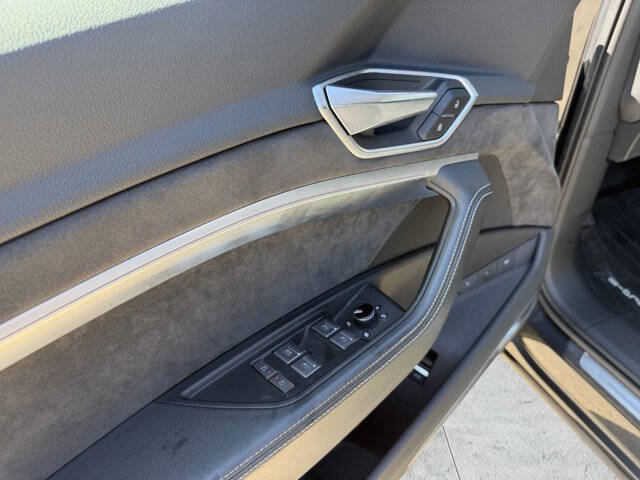 2019 Audi e-tron quattro Prestige