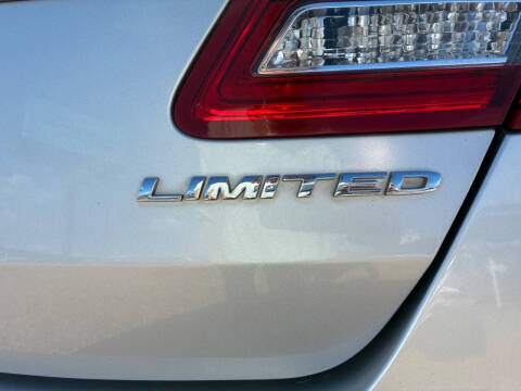 2017 Ford Taurus Limited