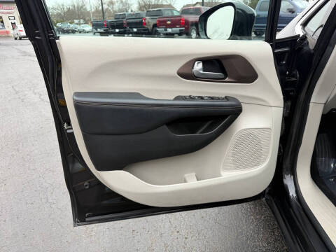 2017 Chrysler Pacifica Touring-L