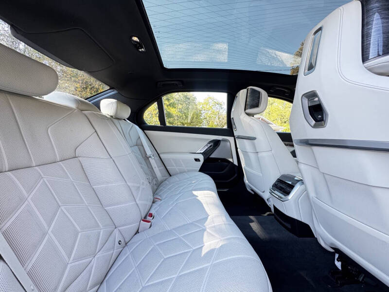 2023 BMW 7 Series 740i