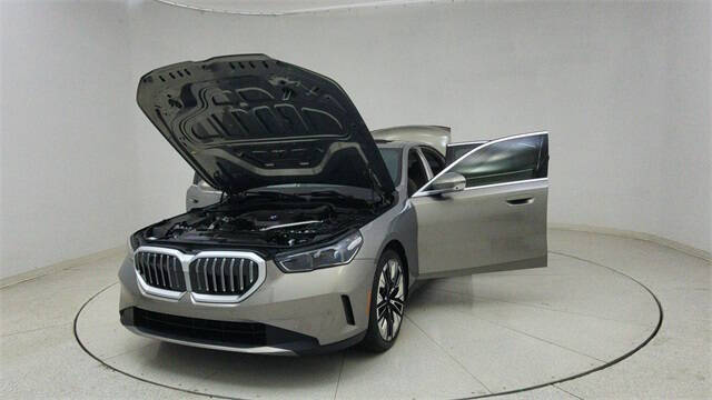 2025 BMW 5 Series 530i