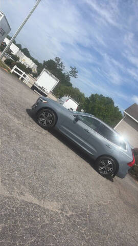 2022 Volvo XC60 B5 Momentum