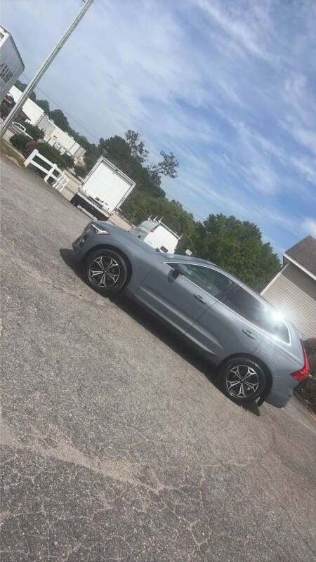 2022 Volvo XC60 B5 Momentum