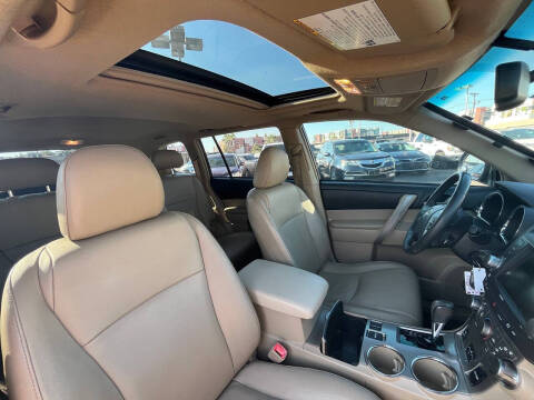 2012 Toyota Highlander SE