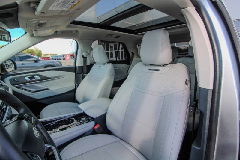 2025 Ford Explorer Platinum