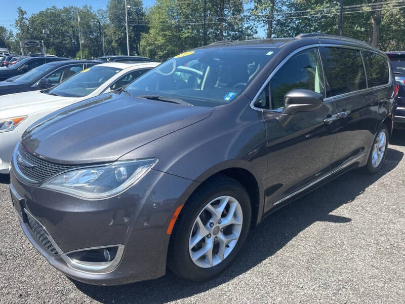 2017 Chrysler Pacifica Touring-L