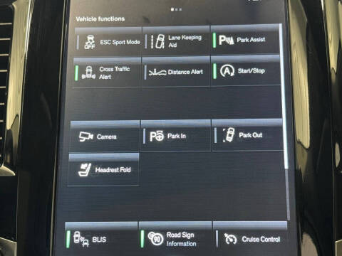 2016 Volvo XC90 T6 Momentum